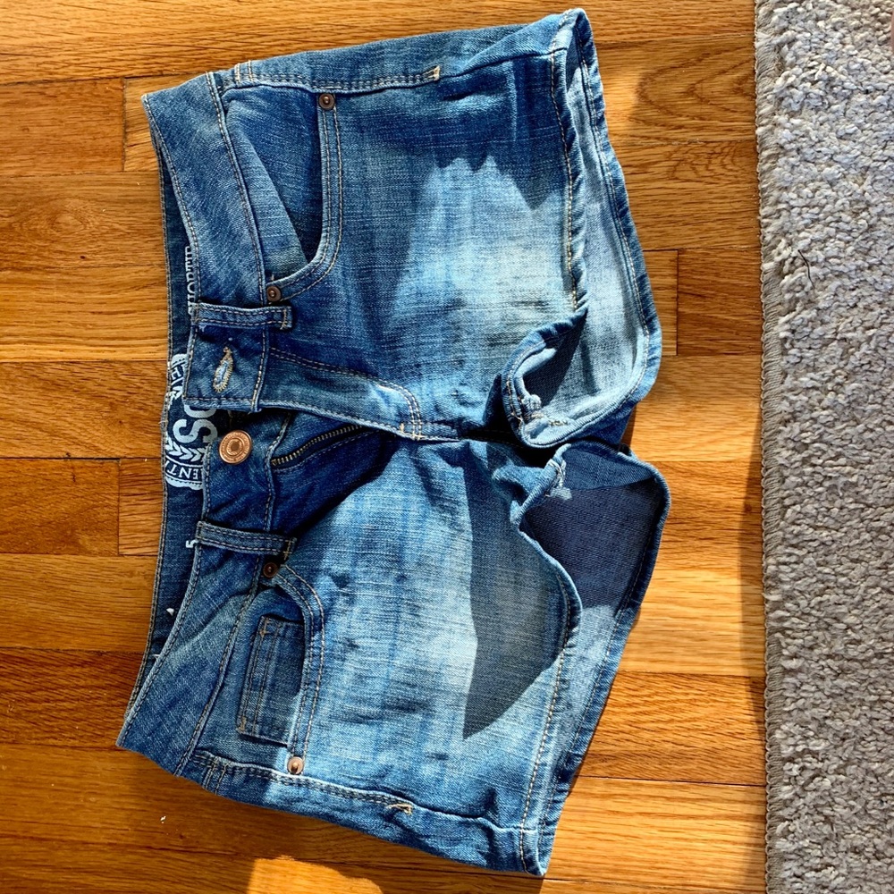 Jean short shorts!